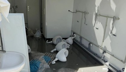 FB体育官方入口-图片报：不满红牛集团，门兴球迷把RB莱比锡主场的厕所给砸了