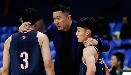 FB体育登录入口-徐杰冲助攻里程碑！杜锋许利民对决，这场对决直接决定四强格局？